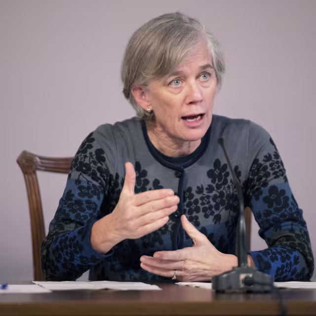 Dame Angela McLean giving a Covid 19 briefing