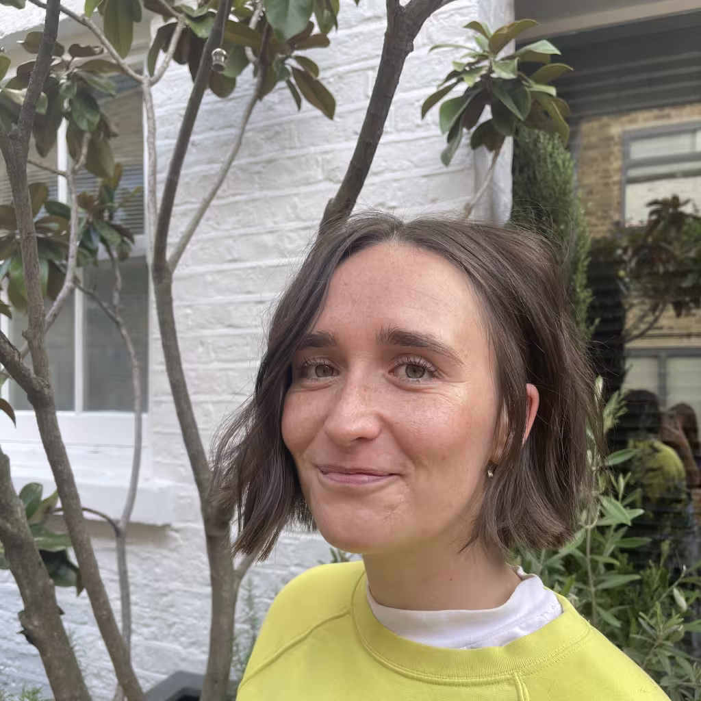Dr Clare Bucknell